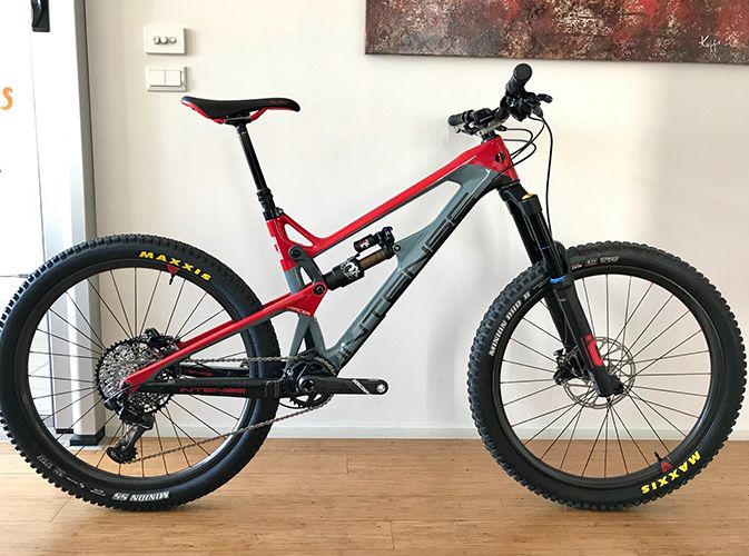 intense-tracer-dvo-enduro-bike-light-bicycle-am730-650b-carbon-fiber-wheelset-maxxis-minion-dhr-front-minion-ss-tubeless-rear.jpeg